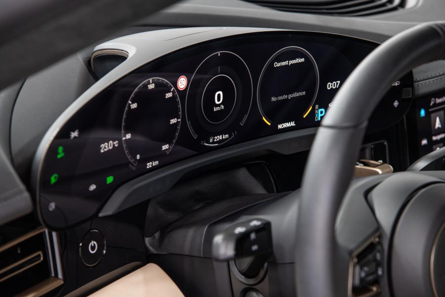 Панель приборов Porsche Taycan Turbo 2019 года  (WW) (фото 16 из 43)